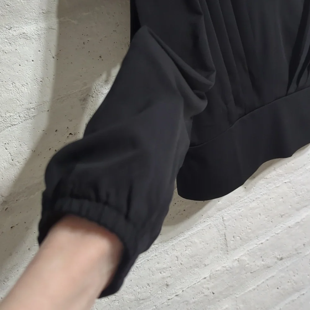 Venus Deep V neck Top - Picture 4 of 6